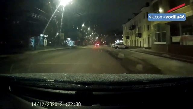 Курск. И снова не пропуск пешеходов на переходе смотреть онлайн