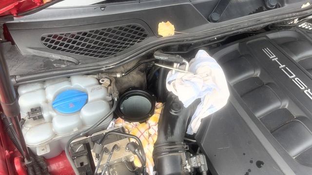 How to change fuel filter Porsche Cayenne 2017 (92A) 3.0 Diesel смотреть онлайн