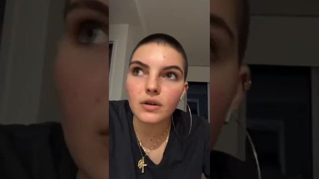 Camren Bicondova sharing her life experiences and some Q&A. смотреть онлайн