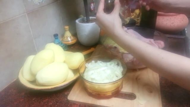 Рецепты в духовке. Курица с картофелем в шашлычном стиле. смотреть онлайн