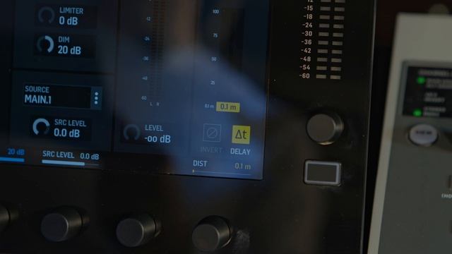 03 Цифровой микшерный пульт Behringer Wing - работа с выходами мониторинга и настройкой наушников. смотреть онлайн