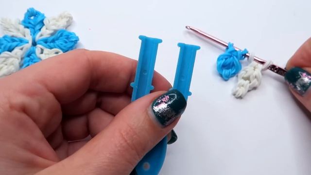 СНЕЖИНКА из резинок на рогатке без станка | Snowflake Rainbow Loom Charm