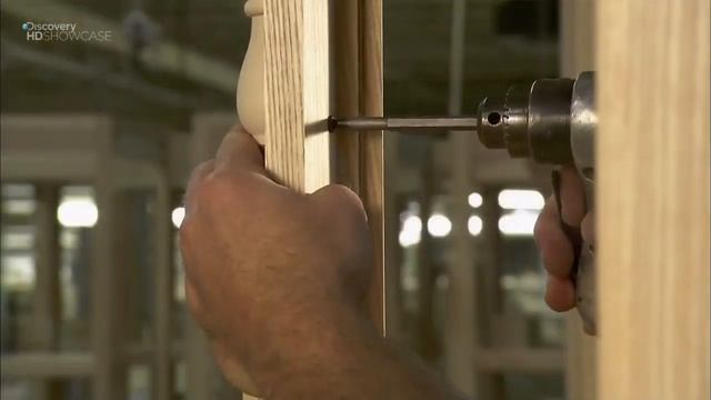 Как делают напольные часы, на примере фабрики Howard Miller смотреть онлайн