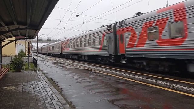 Электровоз ЭП1М-792 С Пассажирским поездом Проходит Станцию Гороховец смотреть онлайн