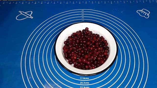 ПУХОВЫЕ ПИРОЖКИ с БРУСНИКОЙ ! ПРОСТОЙ рецепт Домашних пирожков! смотреть онлайн