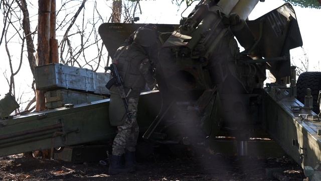 Боевая работа расчетов буксируемых пушек «Гиацинт-Б» на Купянском направлении смотреть онлайн