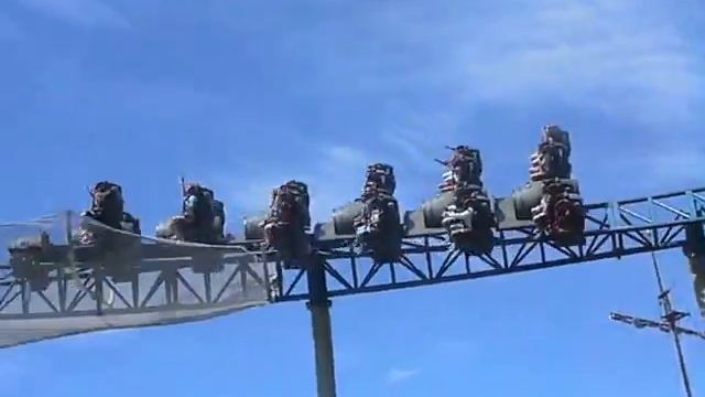 Аттракцион "Фуриус Бако" в парке "Порт Авентура" смотреть онлайн