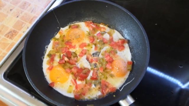 НЕОБЫЧНАЯ, ВКУСНЕНЬКАЯ ЯИЧНИЦА С СЫРОМ ПАРМЕЗАН смотреть онлайн