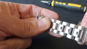 How to adjust the Michael Kors Apple watch band
