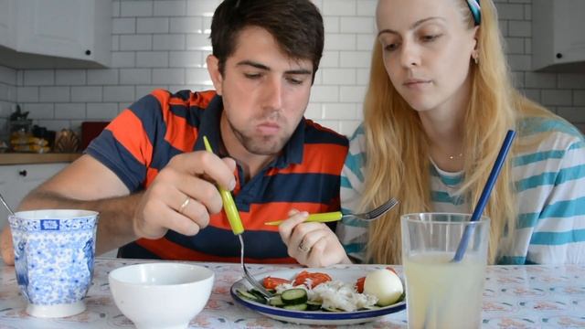 Первый раз пробуем краба /Камчатский краб /Крабовое мясо / Кушаем вместе / MUKBANG смотреть онлайн