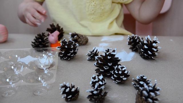 Как покрасить шишки для Новогодних поделок / Cones for the New Yearwith their own hands смотреть онлайн
