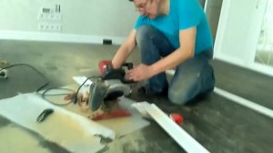 Монтаж МДФ плинтуса с точной подрезкой