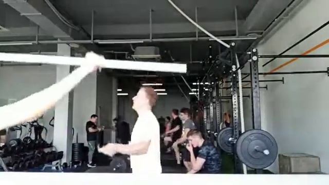 Марат - прыжки со скакалкой 100 раз. смотреть онлайн