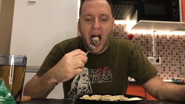 Вареничная открыта! Поём, говорим про коллекторов, весы и эту замечательную жизнь смотреть онлайн