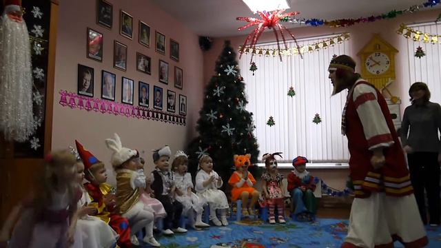 елка в ДШИ города Аши  29.12.2012 1 Б веселый паравоз.avi