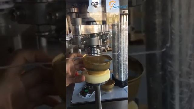 Полуавтоматическая машина для запайки банок с сиропом «Птичье гнездо» смотреть онлайн