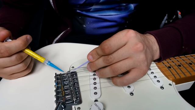 How To Make A Squier Or Mexican Fender Strat Tremolo Stay In Tune смотреть онлайн