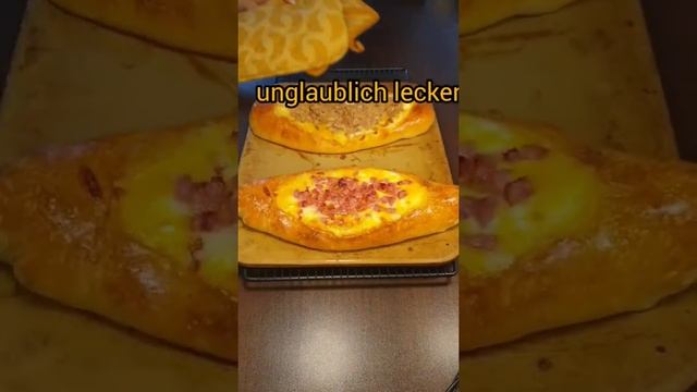 Пиде по-быстрому с тунцом и колбасой.  Очень вкусно и очень быстро ???