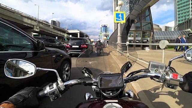 На круизерах по МоскваСити