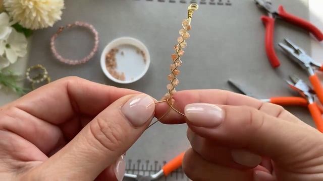 easy wire bracelet tutorial, DIY beaded wire bracelet смотреть онлайн