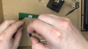 На магнитоле не регулируется звук, Глючит регулятор громкости.Чистка энкодера магнитолы.