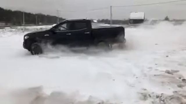 Когда коллеги просят динамики для снимков) Mercedes x-class. смотреть онлайн