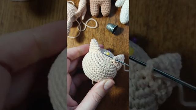 Надёжно пришиваем ушки к игрушкам смотреть онлайн