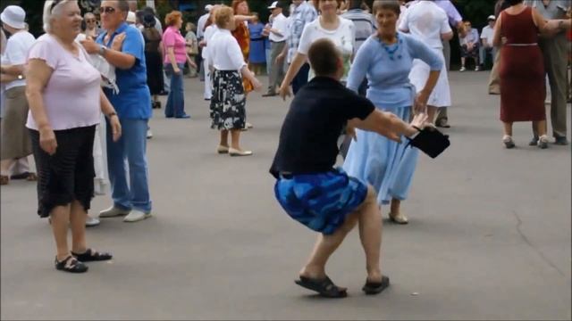 Зажигательные танцы в Сокольниках. Мария Косева & Николай Томов — Blue Canary смотреть онлайн