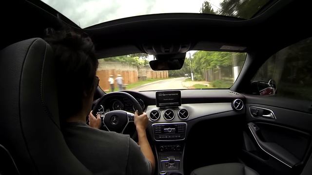 Mercedes-Benz CLA45 AMG na Estrada dos Romeiros смотреть онлайн
