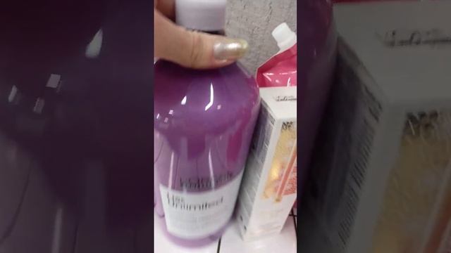 Loreal. Шампунь для гладкости волос (liss).