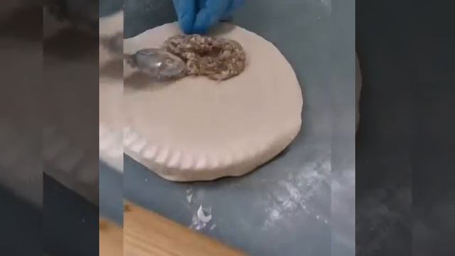 готовим вкусные чебуреки из свино-говяжьего фарша смотреть онлайн