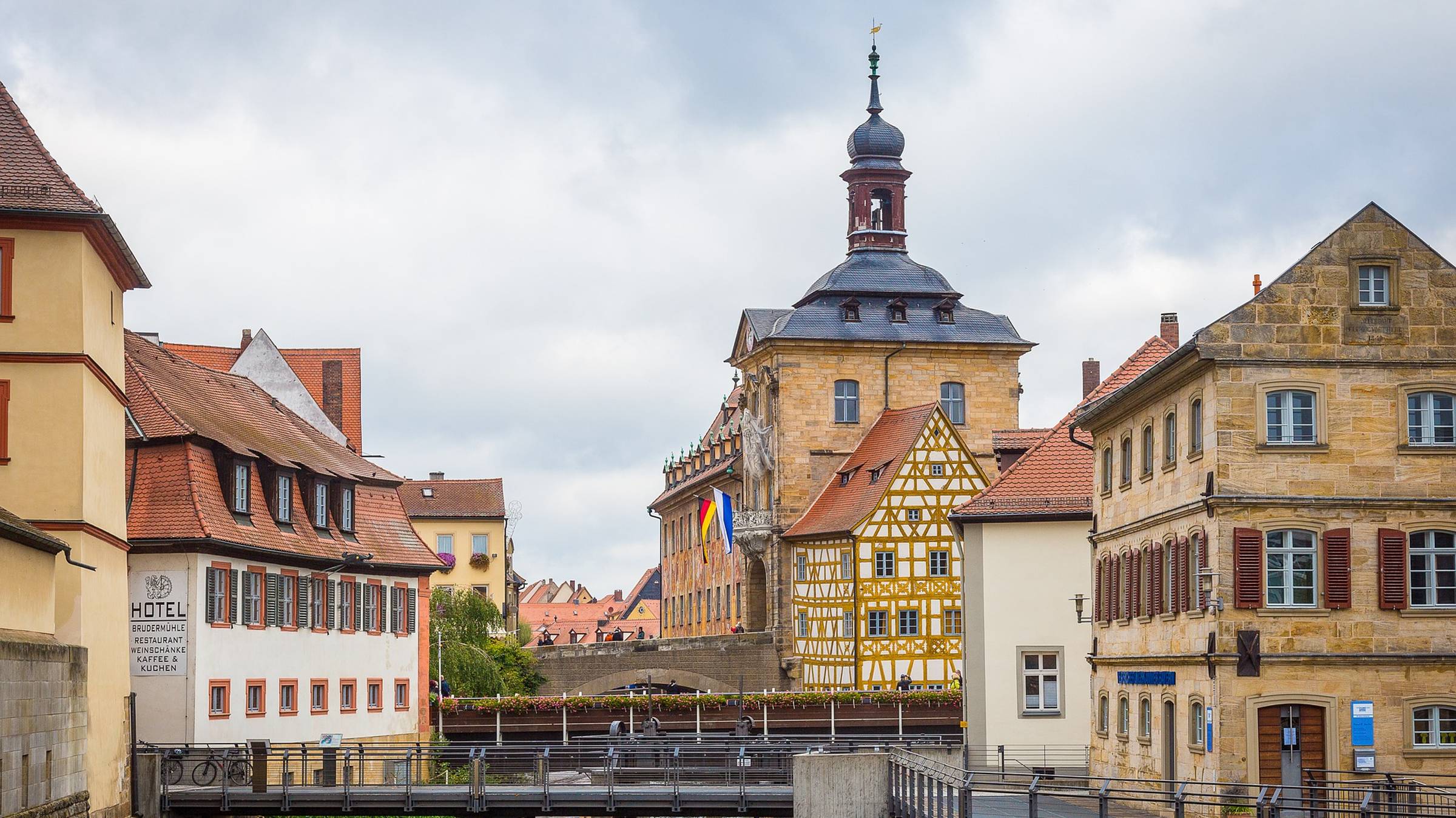 Бамберг, Германия, пешеходная экскурсия 4K - Самые красивые средневековые города в Германии смотреть онлайн