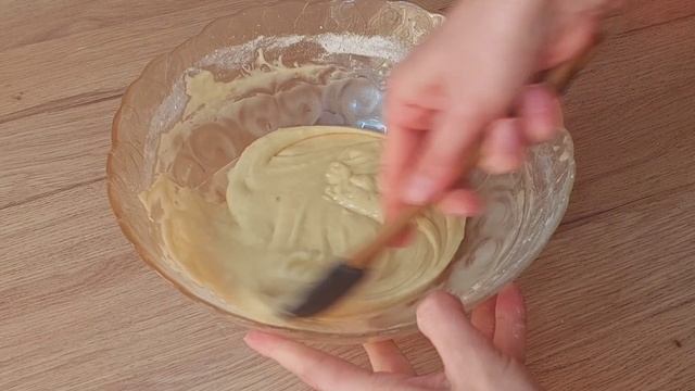 Детям очень нравится! Самые вкусные и простые кексы. Все смешала и в духовку! смотреть онлайн