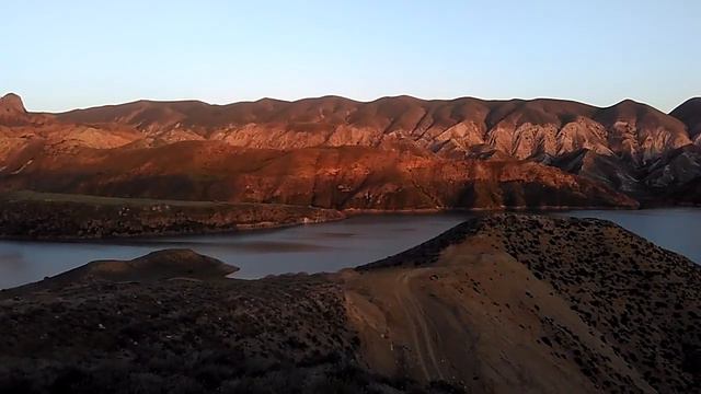 Арарат, озеро Азат, Гегамский хребет, гора Аждаак на закате, май 2019, Армения смотреть онлайн