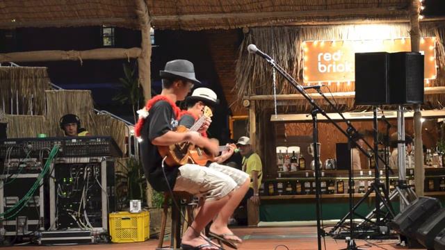 Kazuki & Naoto play at the Ukulele Picnic 2012 смотреть онлайн
