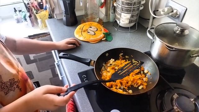 Готовлю куриный суп-лапша.Готовим вместе .Кулинарное от Ярика смотреть онлайн
