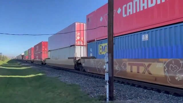 CP stack train with CP veteran Navy #7022 unit !!!!! leaving Ogden yard near Calgary AB смотреть онлайн