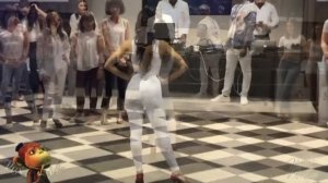 Танцуй Россия и плачь Европа  а у меня САМАЯ,  САМАЯ красивая ОПА!!!