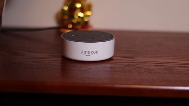 Google Home Mini & Amazon Echo Dot Comparison - Smart Gifts for the Holidays! смотреть онлайн