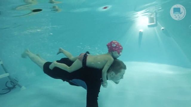 Грудничковое плавание в ТоТо (Настя, 2 года 11 месяцев)