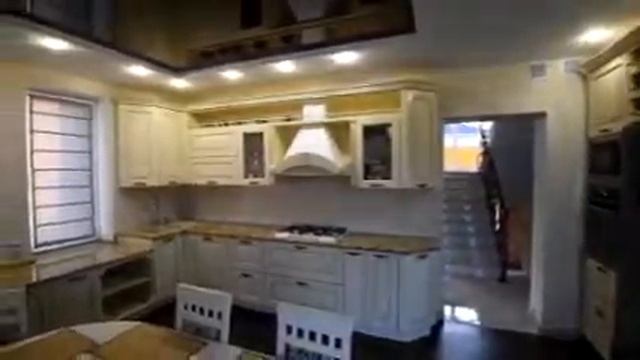 Кухня столовая. Большая кухня. Кухня в загородный дом. смотреть онлайн