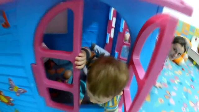 РАЗВЛЕКАЕМСЯ В ДЕТСКОЙ КОМНАТЕ. ЧАСТЬ 2.оставайся с нами.We have fun in the children's room. PART 2 смотреть онлайн