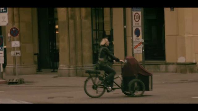 iPhone 15 Pro Max PRORES LOG CINEMATIC Chase Scene смотреть онлайн