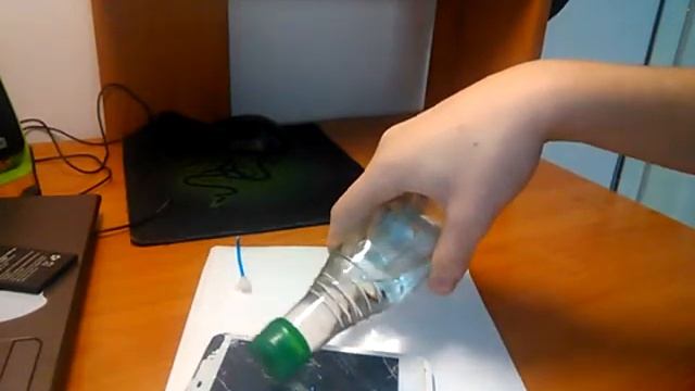 Что будет если пролить уксус на экран телефона. смотреть онлайн