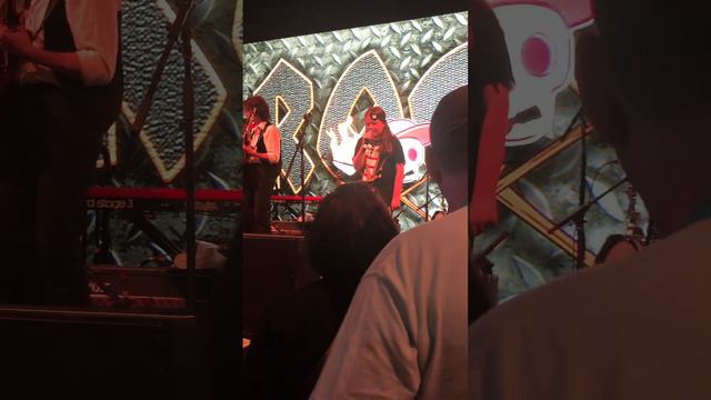 Hotel California-Rock and Pat Monahan смотреть онлайн