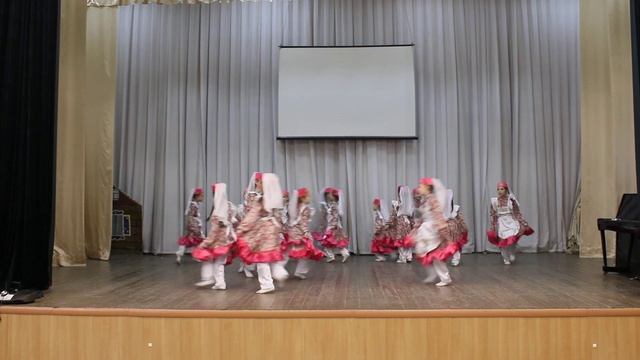 Ансамбль народного танца "Ялкын"танец Татар Мишар смотреть онлайн