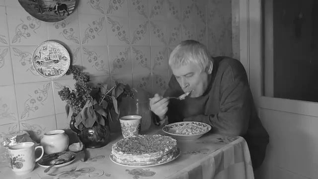 Геннадий Горин кушает и слушает ВЛАДА А4 - ГДЕ-ТО ТАМ ! Я СТЫРИЛ ВСЕ С ЗАПАДА смотреть онлайн