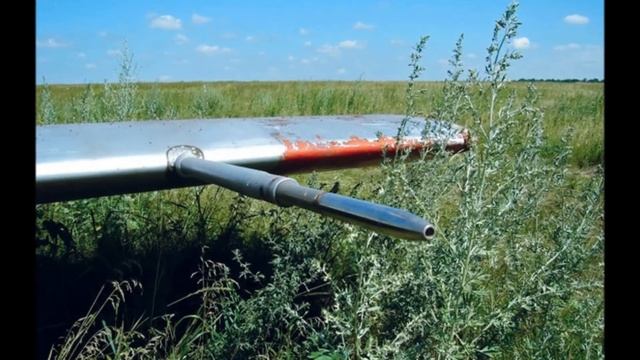 Красиво стоят ...Территория заброшенного авиационного училища ДОСААФ смотреть онлайн