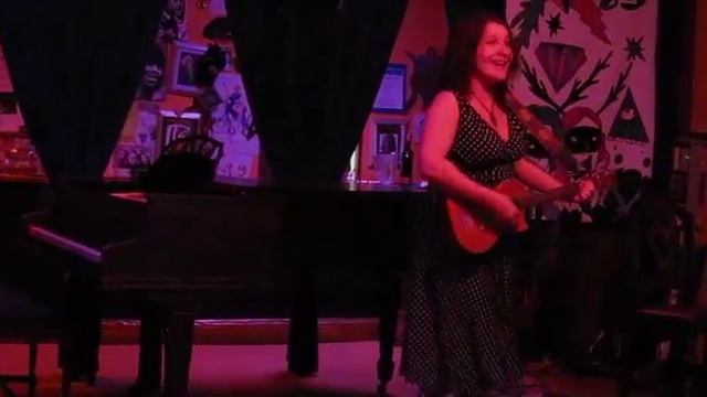 Maria Mango- "Territorial Pissings" (Nirvana) смотреть онлайн