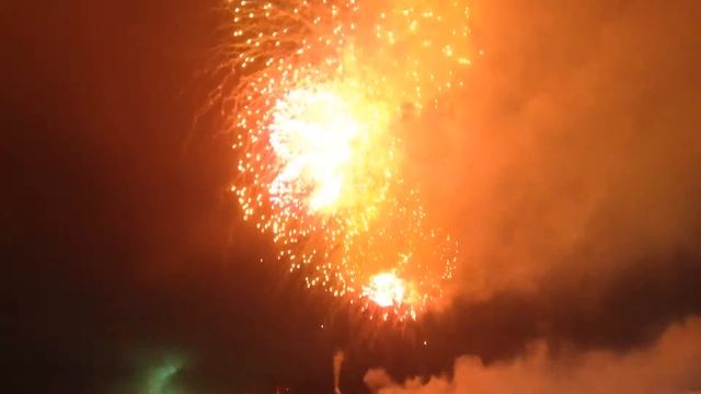 Салют на 23 февраля 2017,с моста на ст метро Воробьёвы горы смотреть онлайн